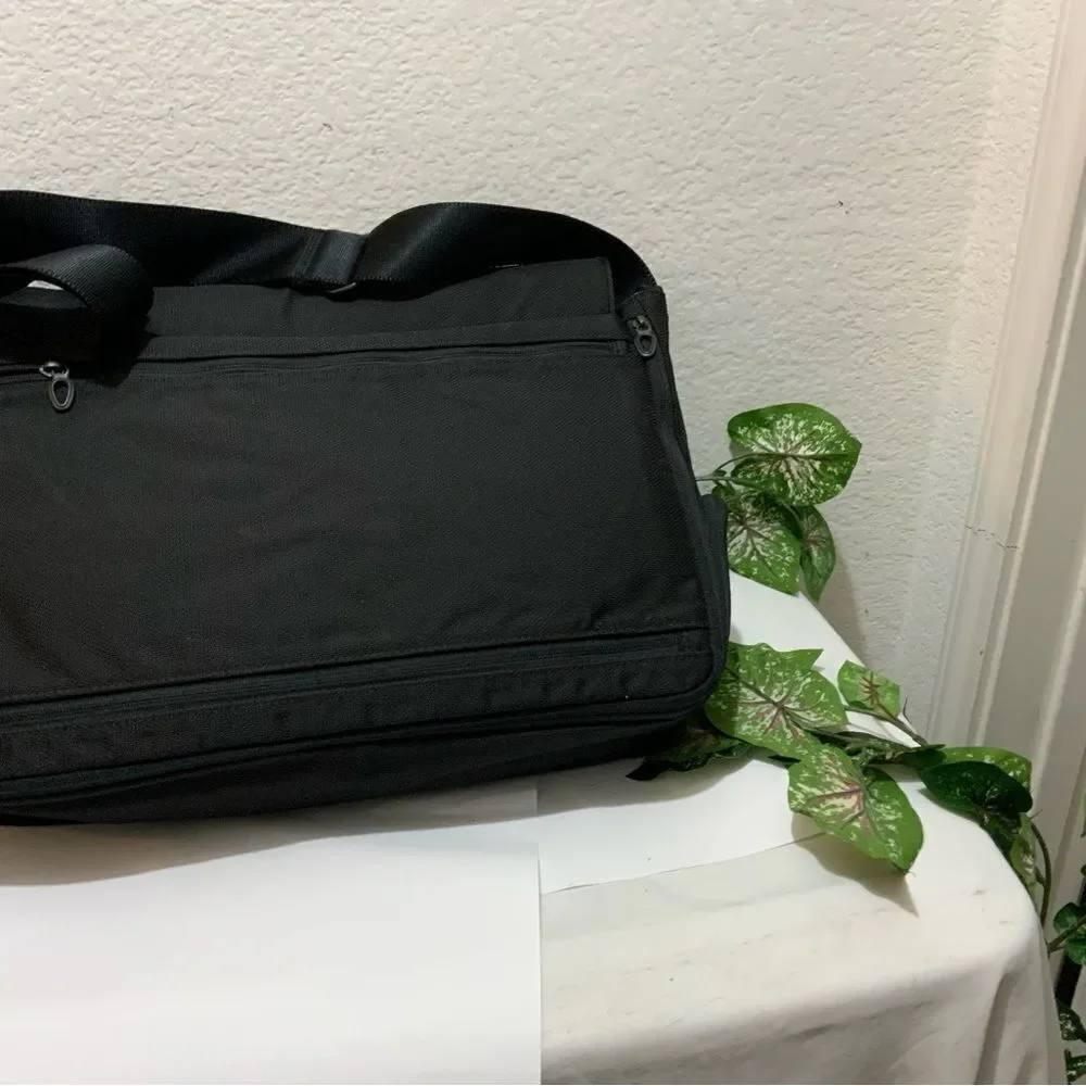 TUMI Crossbody Messenger Laptop Bag Flap 6507 D Black nylon